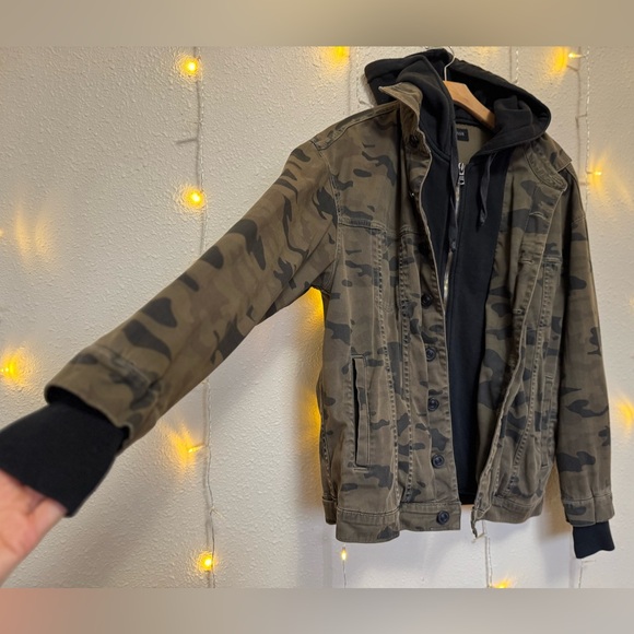 HUDSON SzS Emmet Boyfriend Women’s Camo Jacket with Built-In Hoodie - Picture 5 of 8